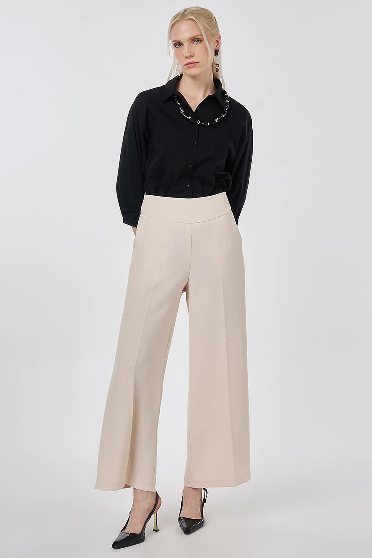 Basic Relaxed Fit Trousers Cream