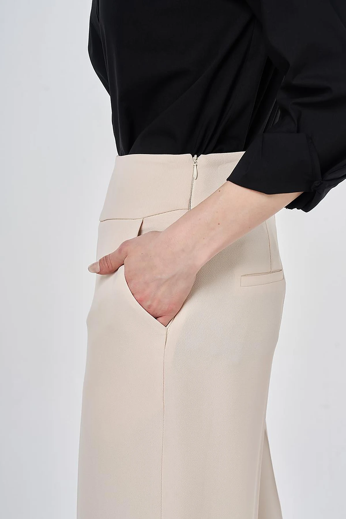 Basic Relaxed Fit Trousers Cream