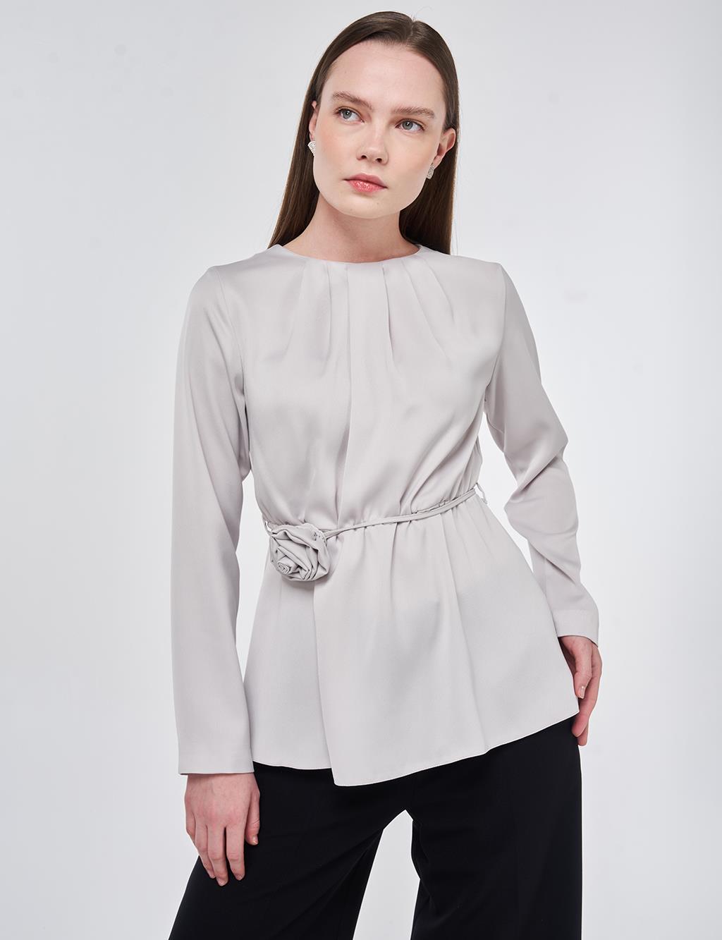 Gül Motifli Saten Bluz Açık Gri