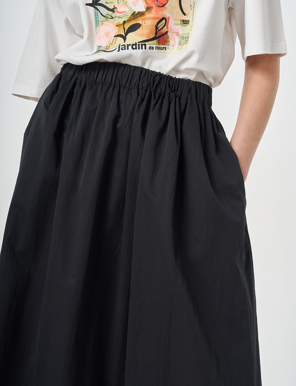 Pocket-Detailed A-Line Skirt Black