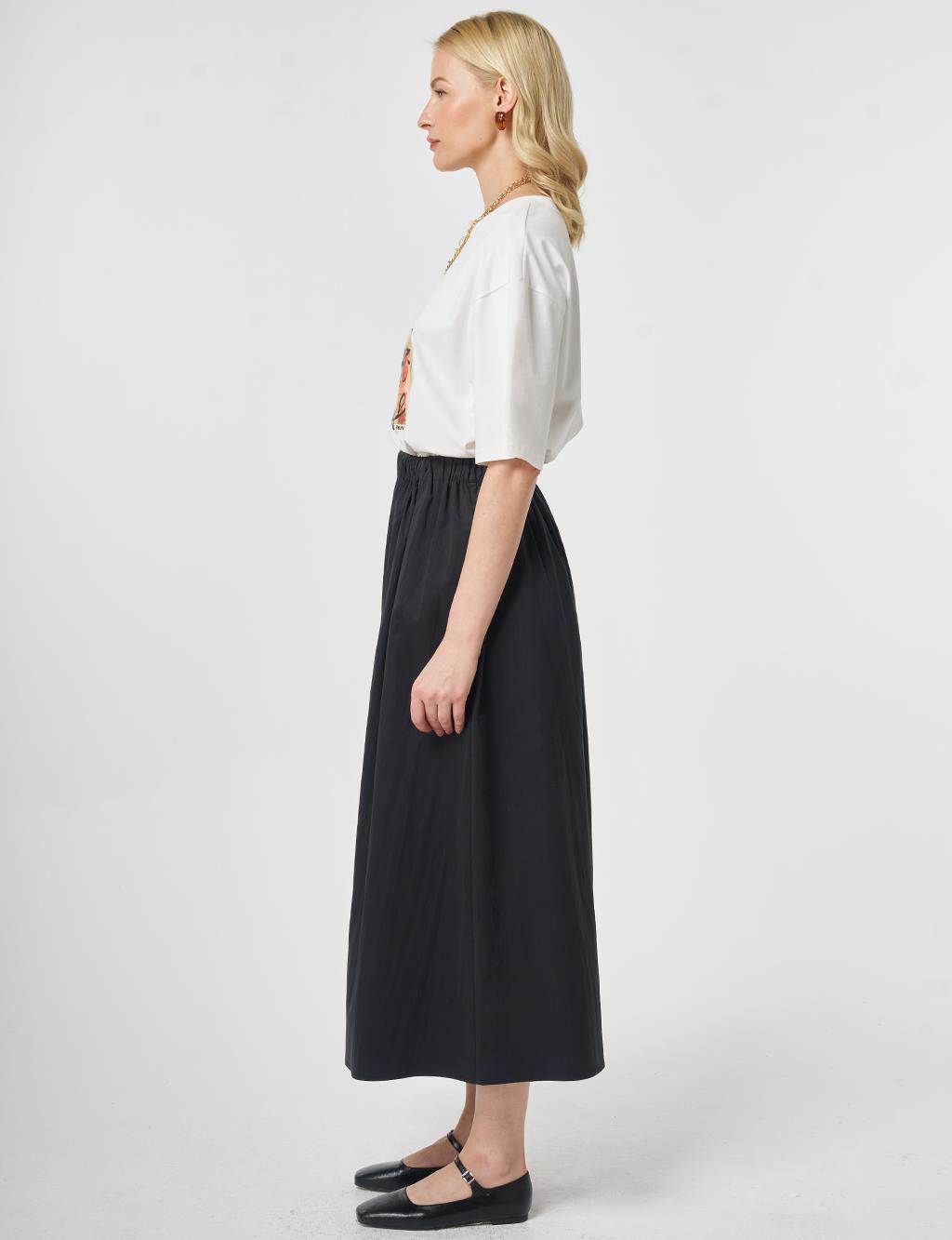 Pocket-Detailed A-Line Skirt Black