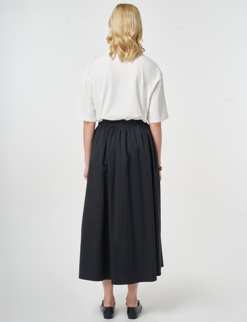 Pocket-Detailed A-Line Skirt Black