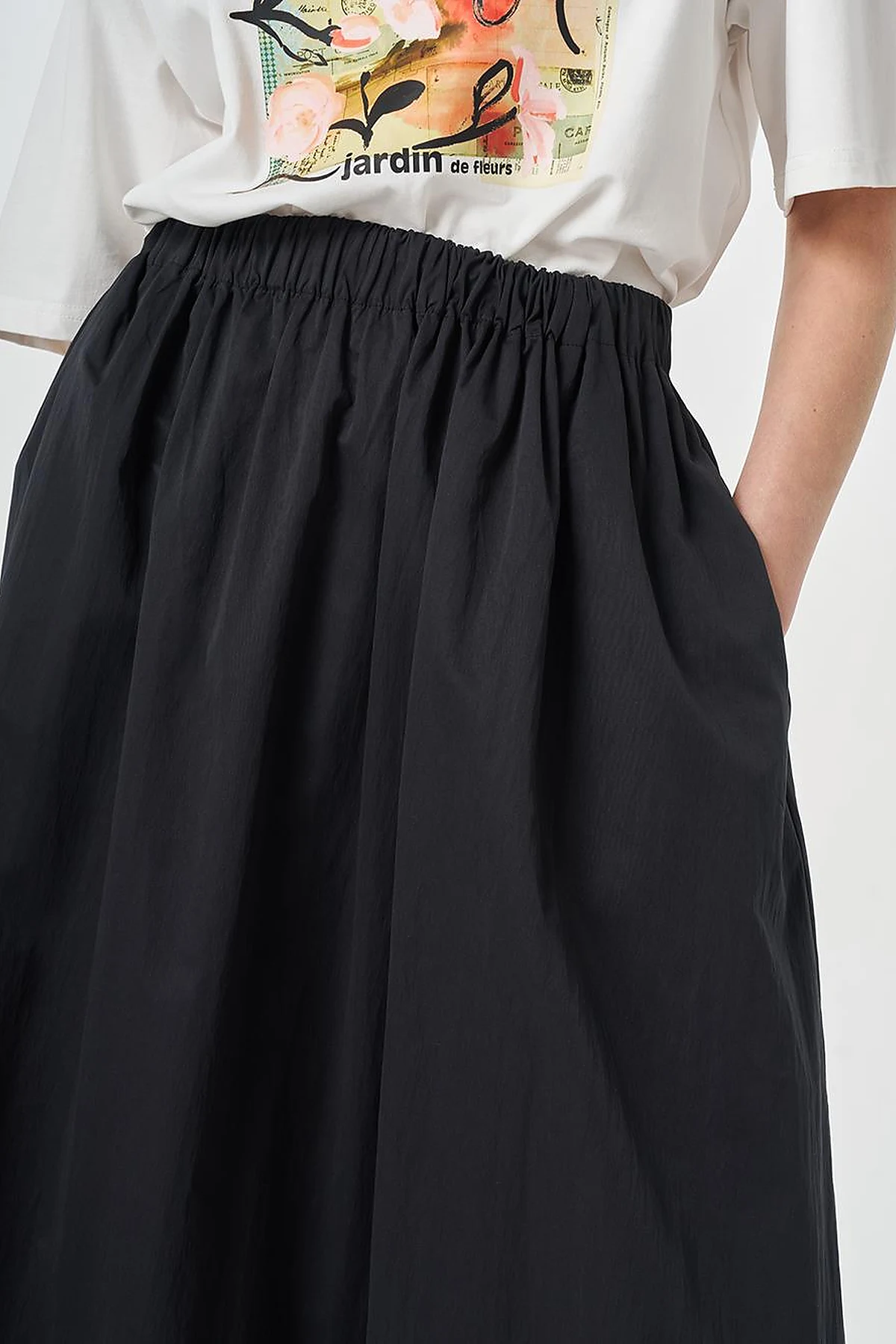 Pocket-Detailed A-Line Skirt Black