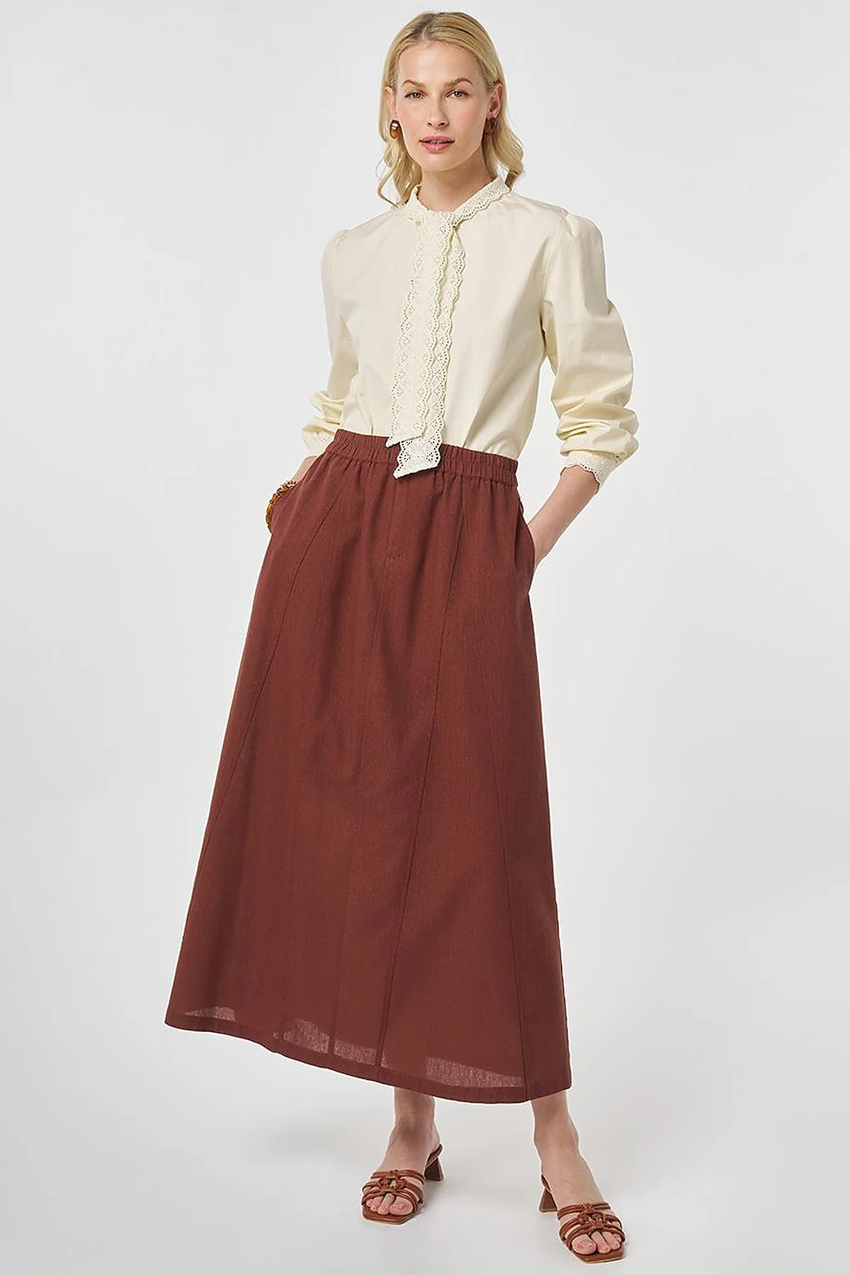 Piece Stitched Bell Skirt Reddish Brown