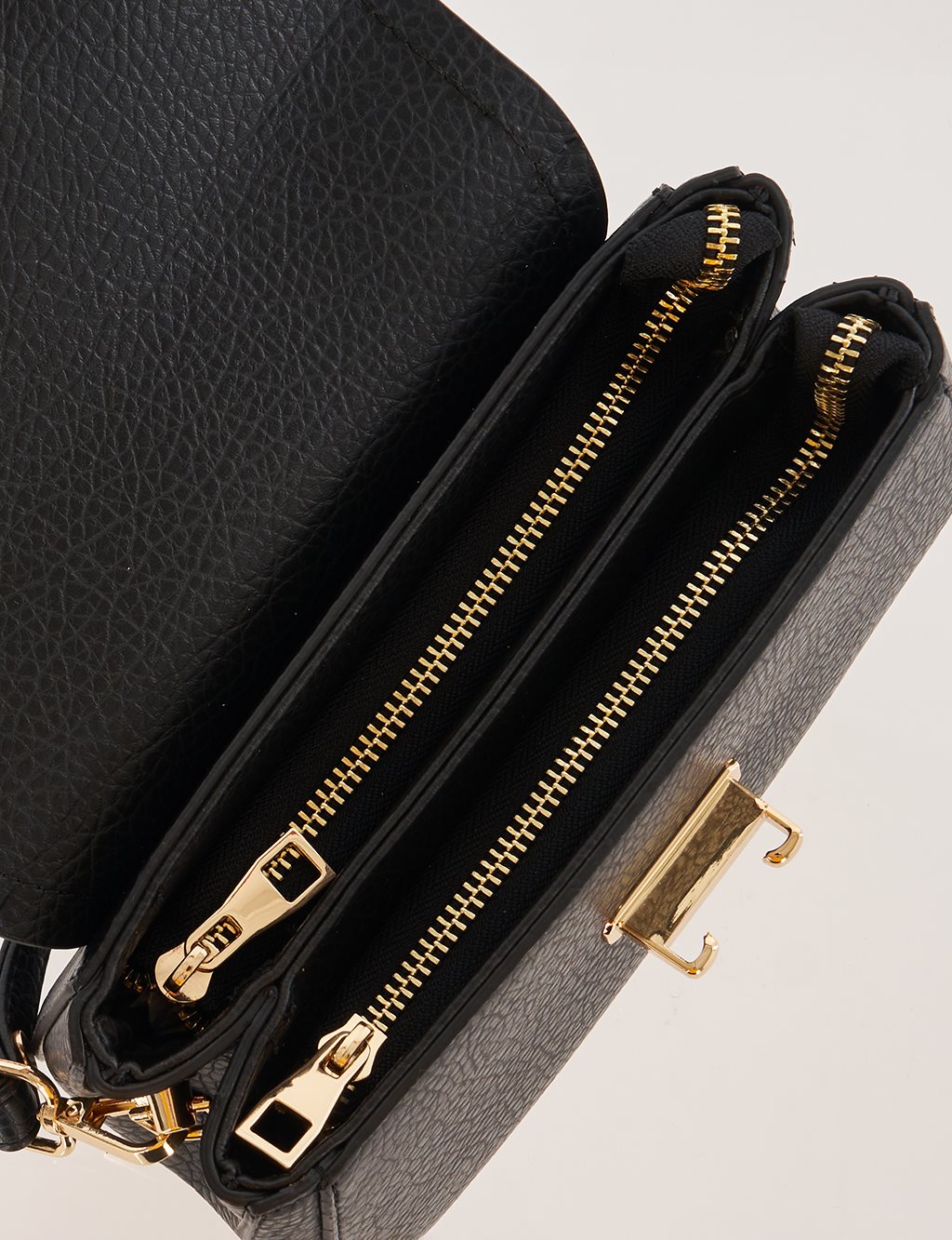 Toka Detaylı Omuz Çantası Siyah 