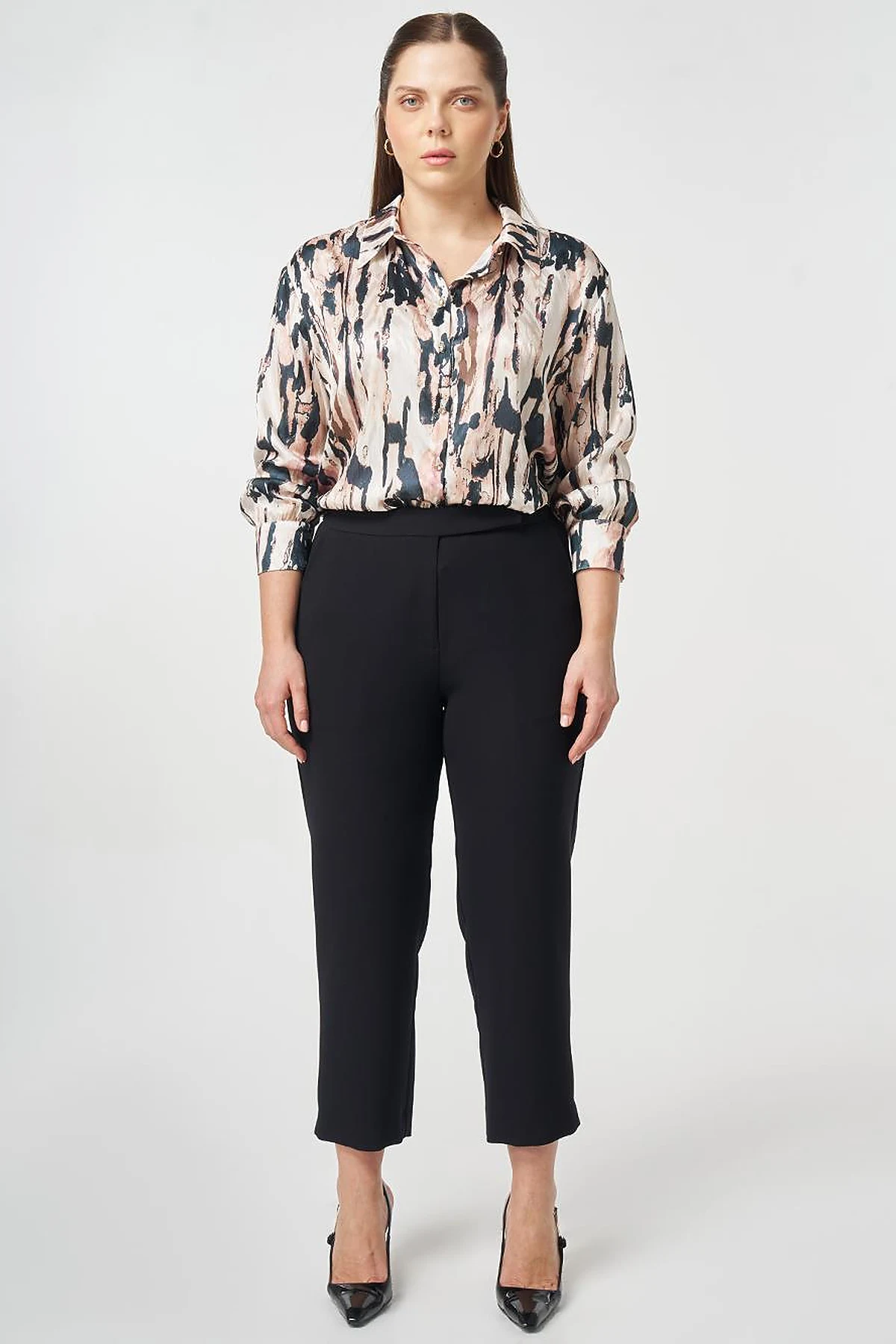 Carrot Cut Pants Black