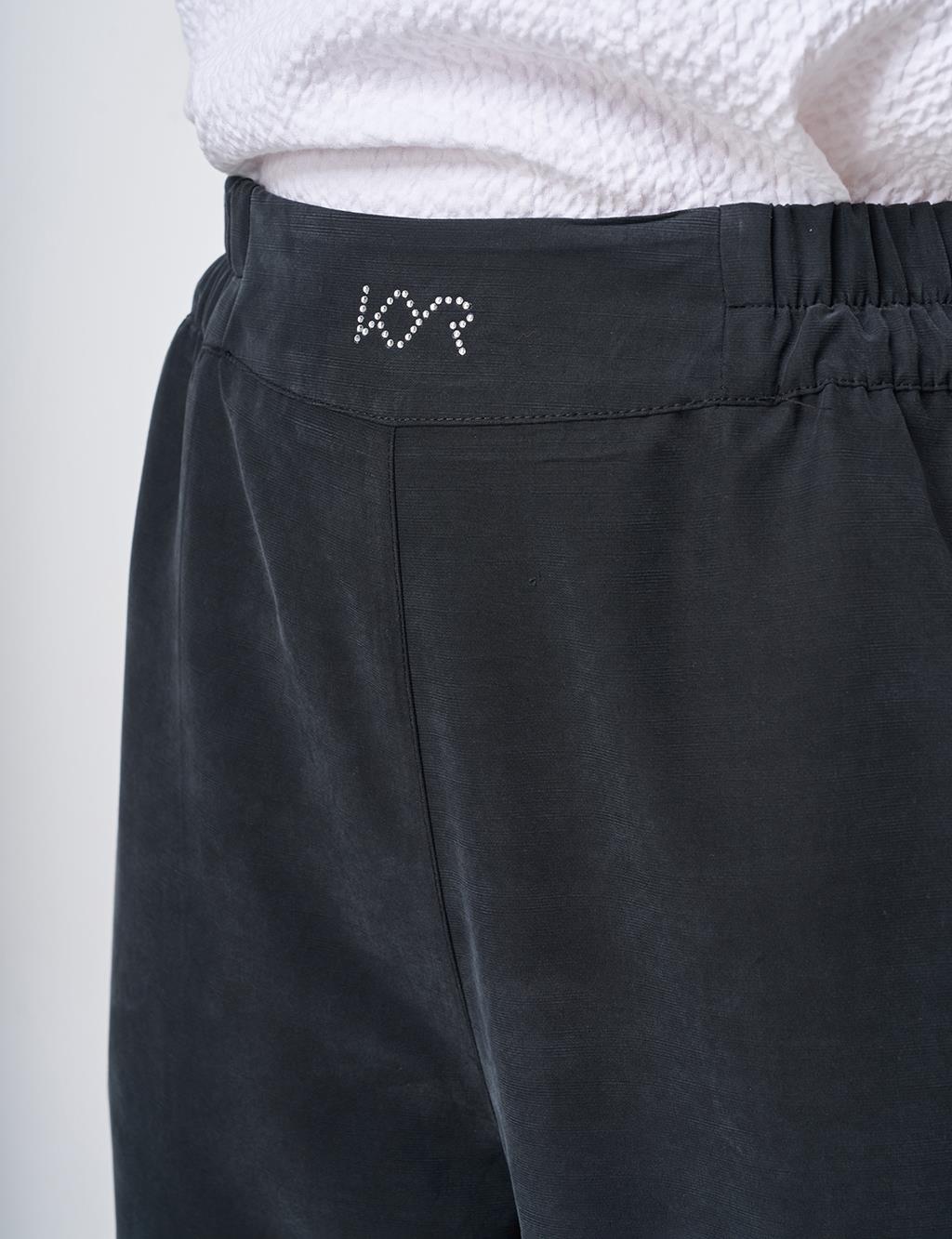 Metallic Printed Modal Carrot-Fit Trousers – Black