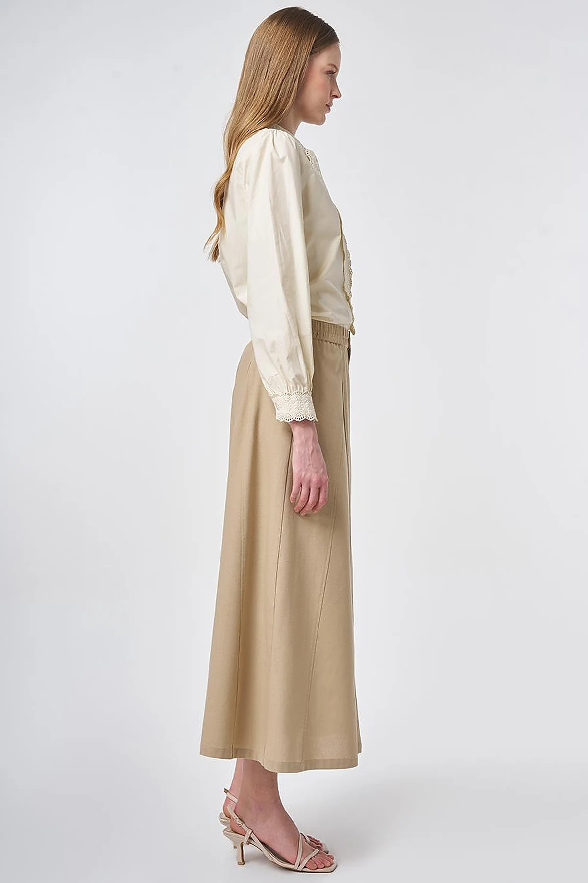 Piece Stitched Bell Skirt Beige