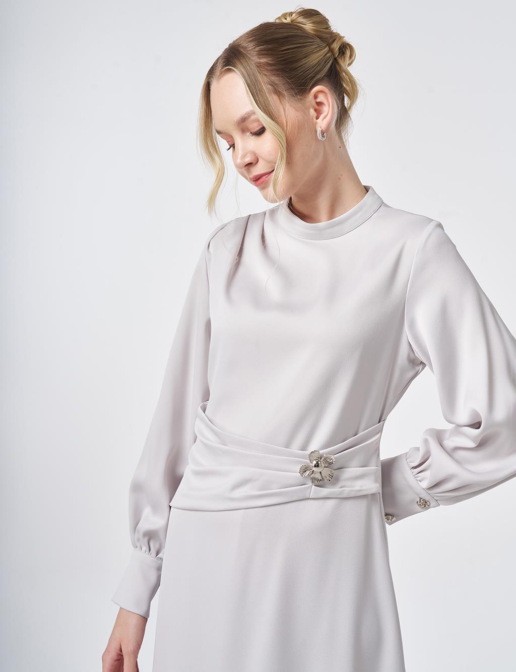 Drapeli Saten Elbise Açık Gri 