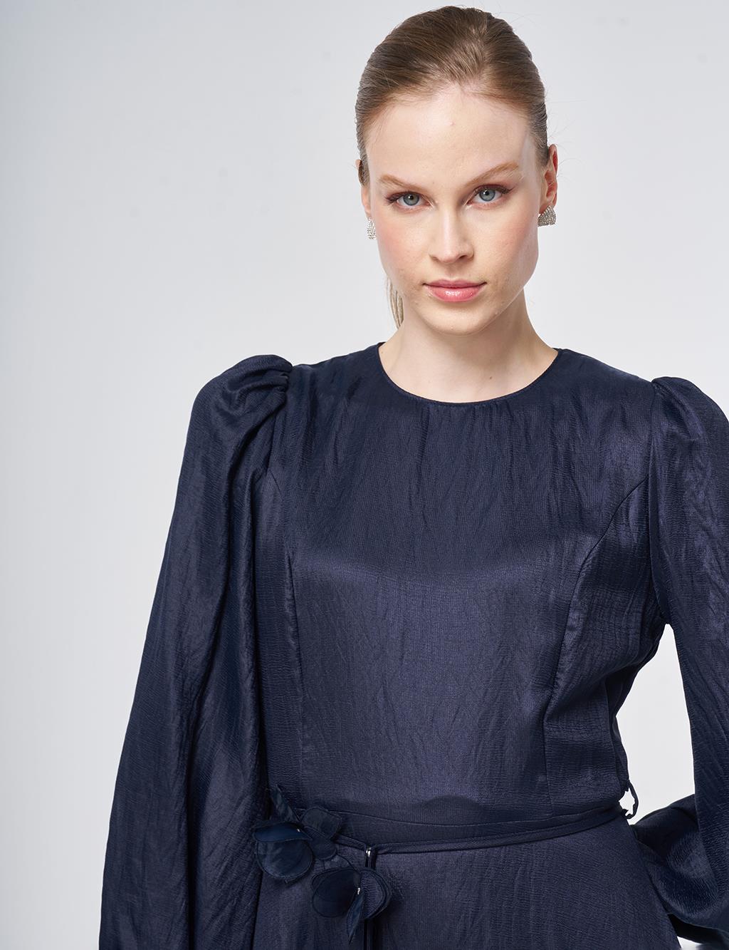 Çiçek Detaylı Saten Elbise Koyu Lacivert 