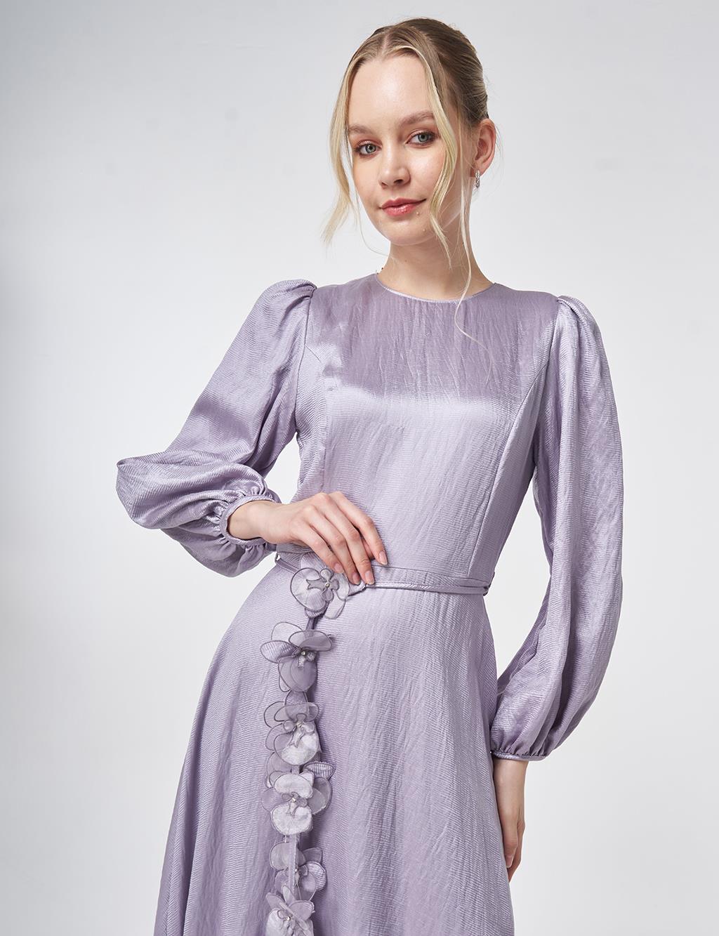 Çiçek Detaylı Saten Elbise Lila 