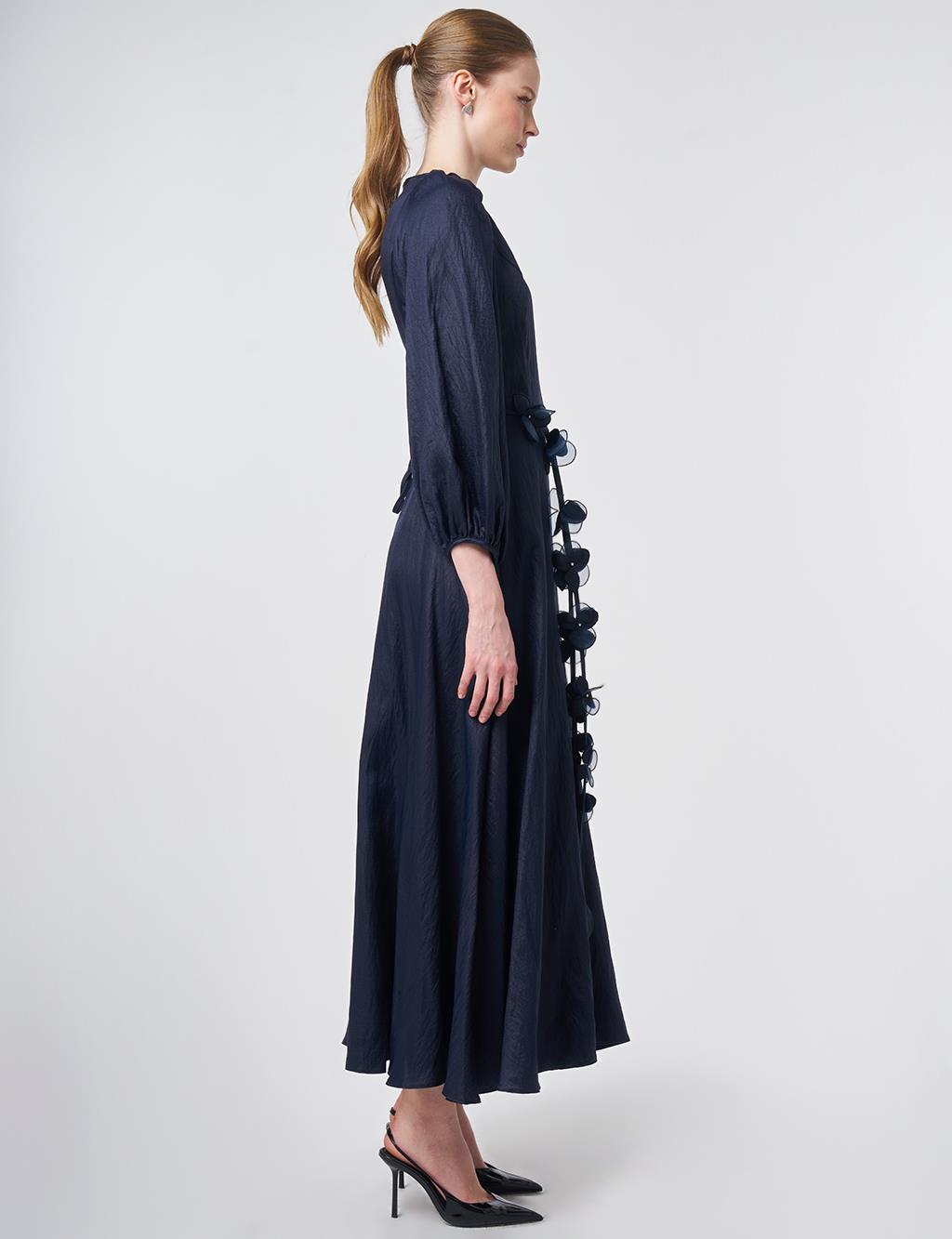 Çiçek Detaylı Saten Elbise Koyu Lacivert 