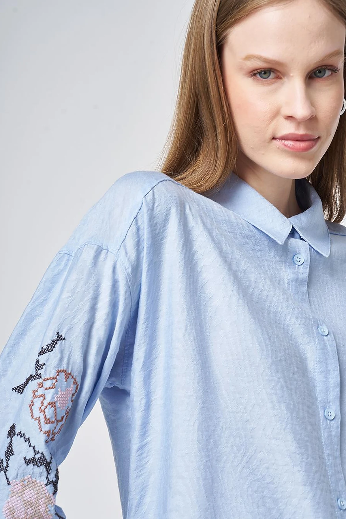 Etamine Embroidered Viscose-Cotton Tunic in Dust Smoke