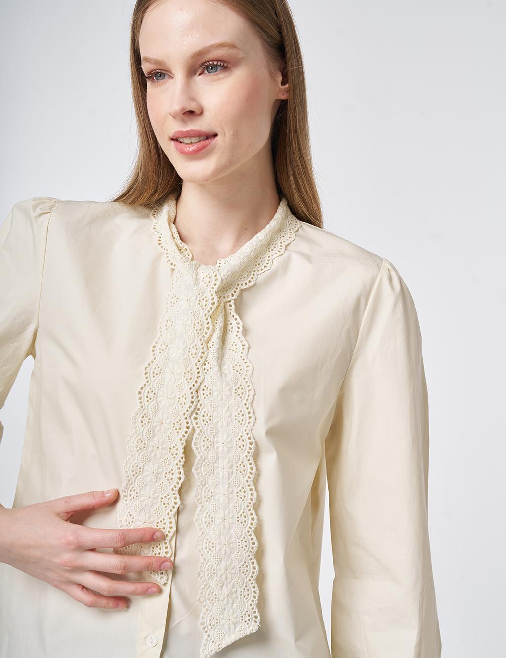 100% Cotton Lace-Trimmed Blouse Cream
