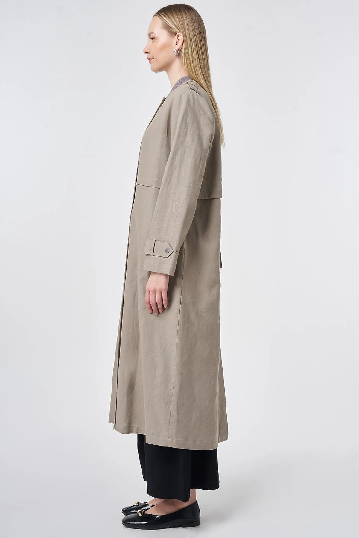 Epaulette-Detail Cotton-Linen Outerwear in Dark Mink