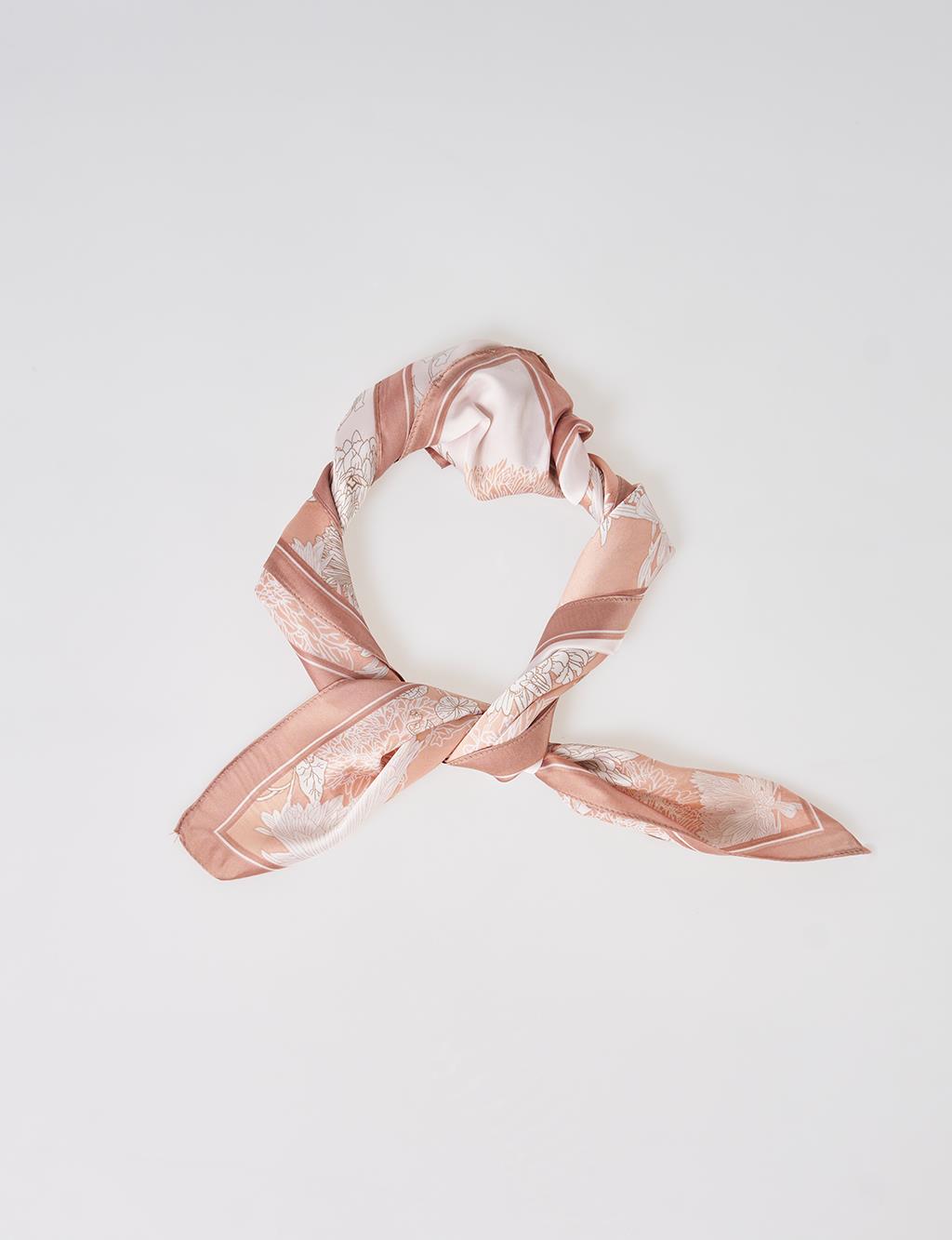 Powder Chrysanthemum Motif Scarf