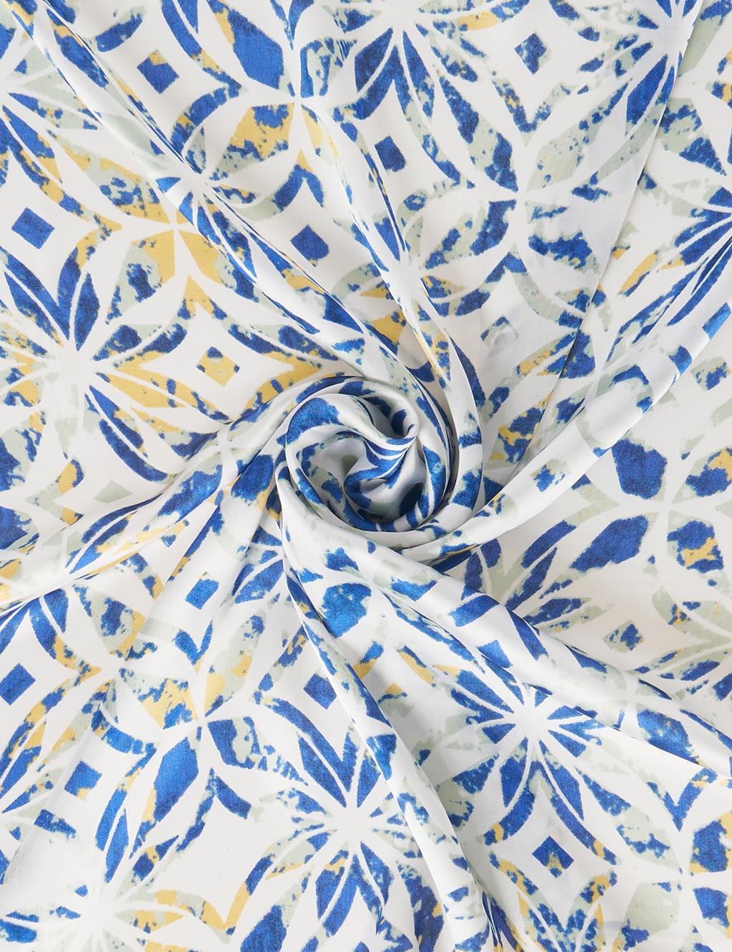 White-Ice Blue Clover Pattern Scarf