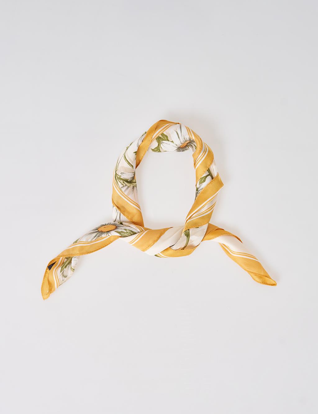 Ecru Daisy Pattern Scarf
