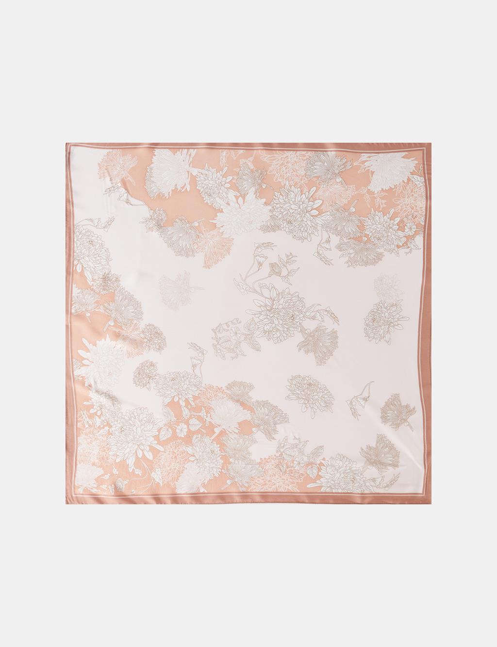 Powder Chrysanthemum Motif Scarf