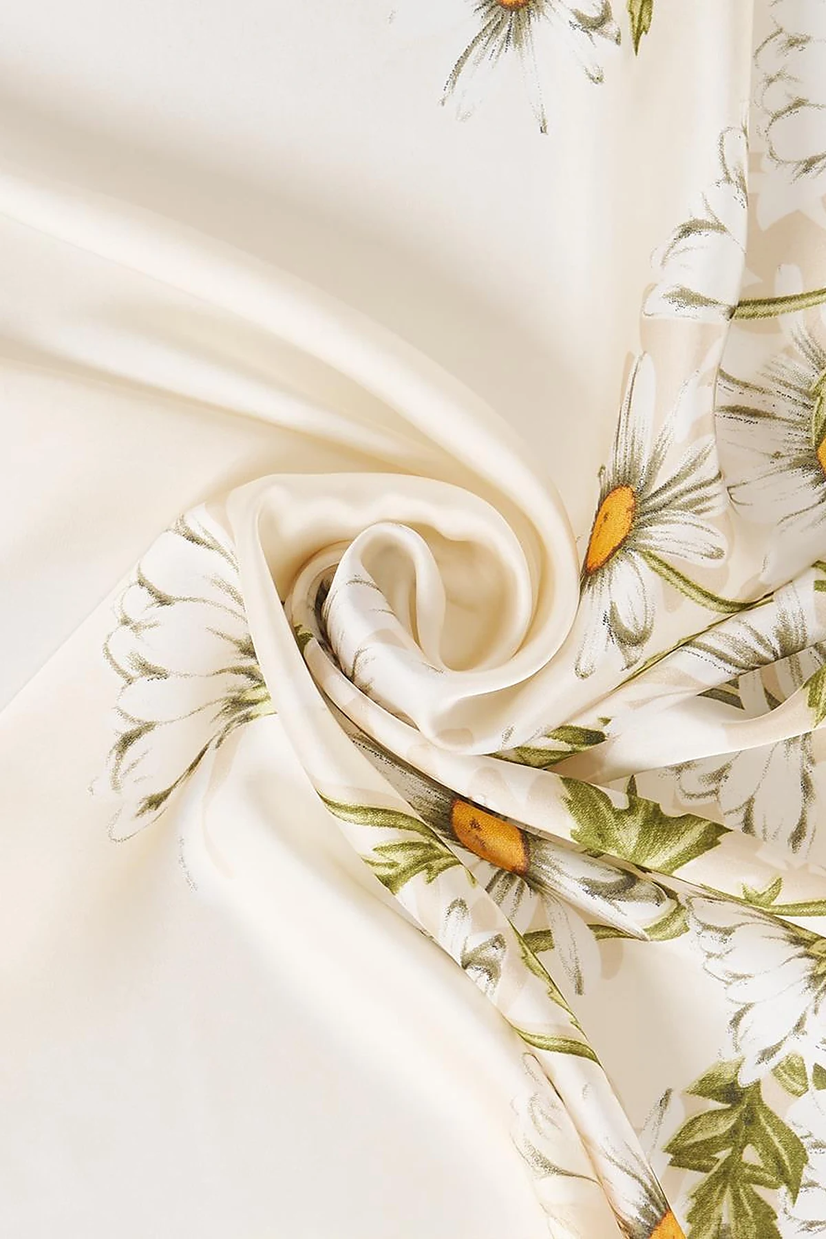 Ecru Daisy Pattern Scarf
