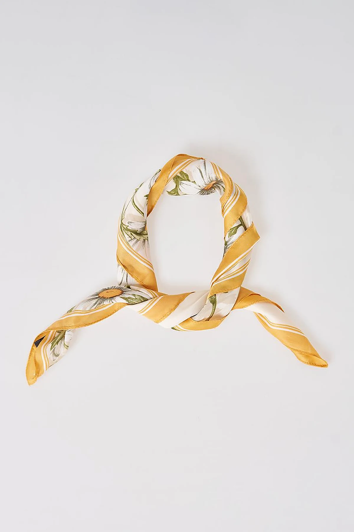 Ecru Daisy Pattern Scarf