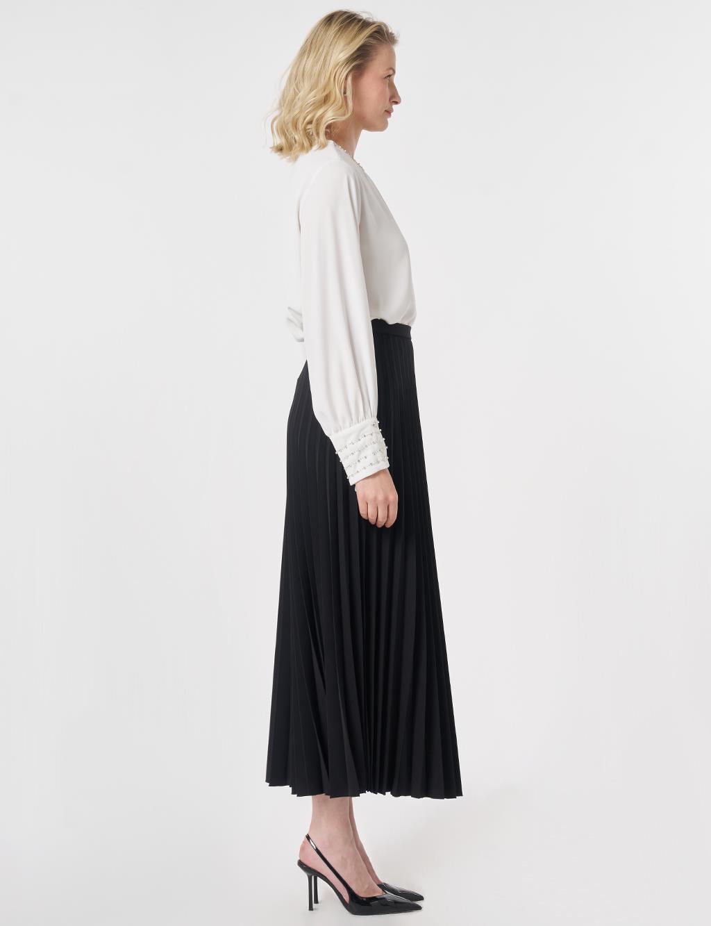 Zipped Pleated Skirt Black