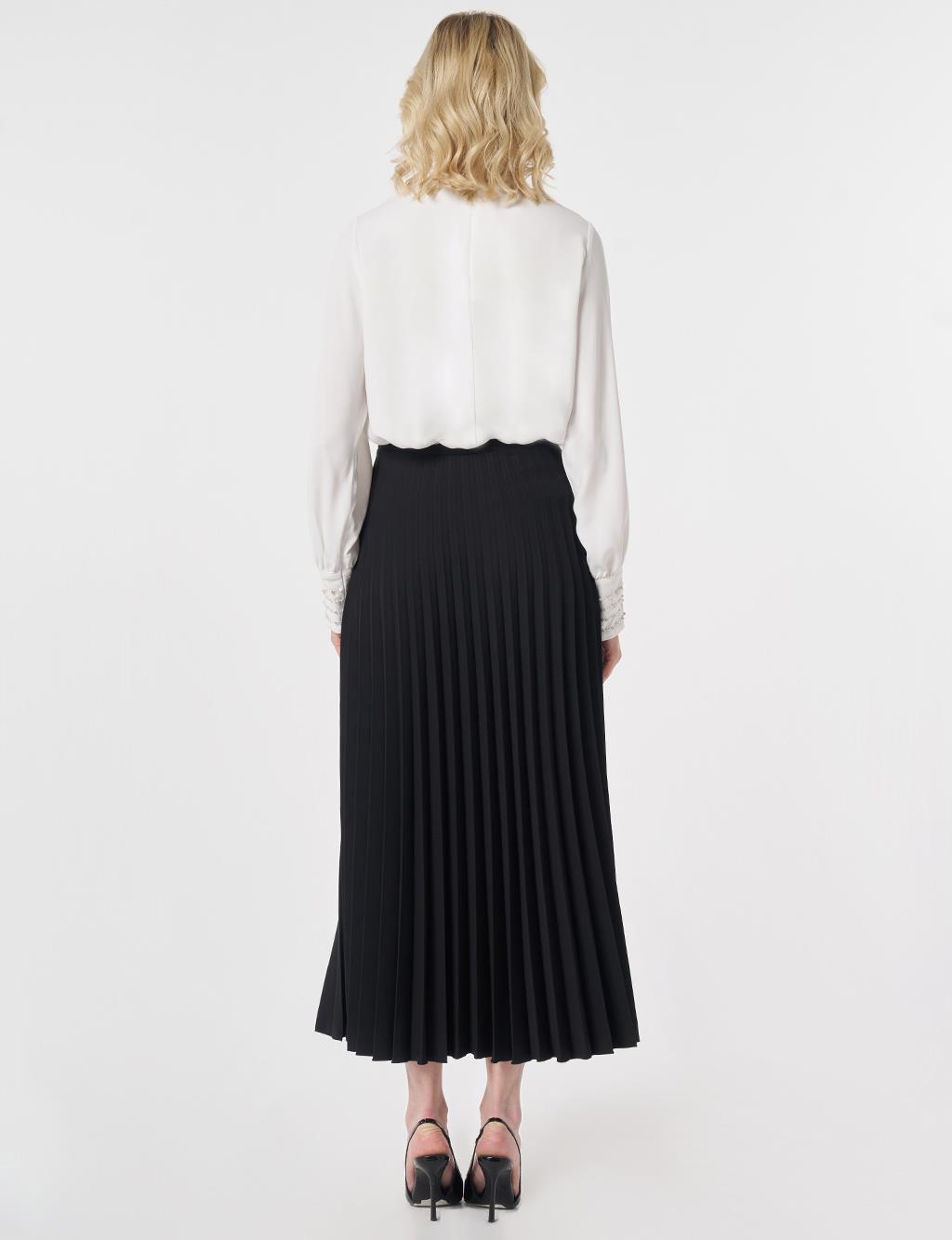 Zipped Pleated Skirt Black