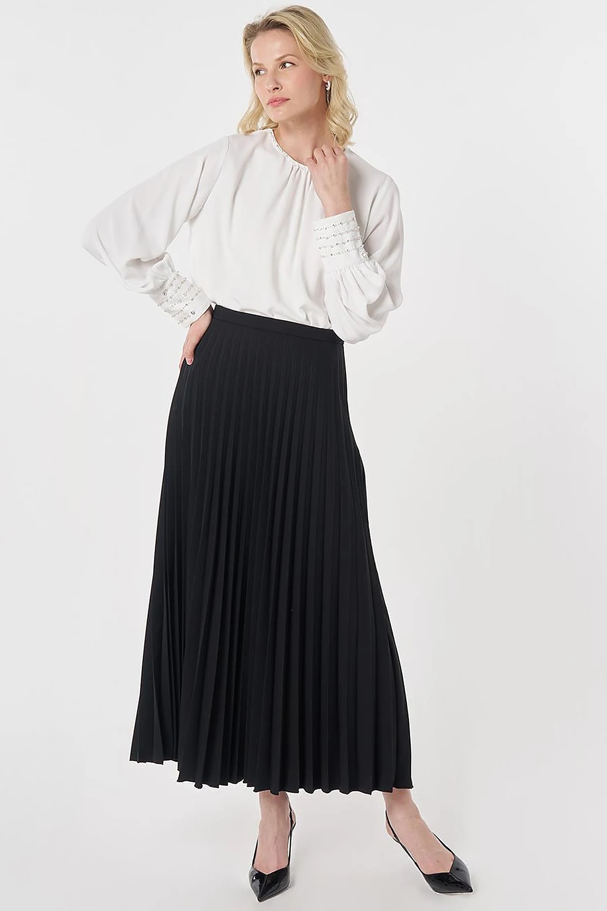 Zipped Pleated Skirt Black