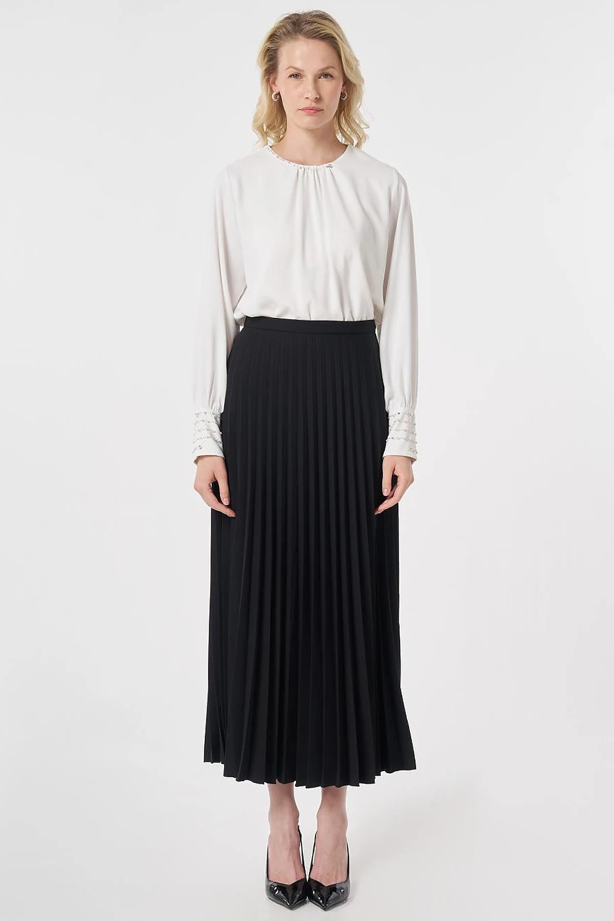 Zipped Pleated Skirt Black