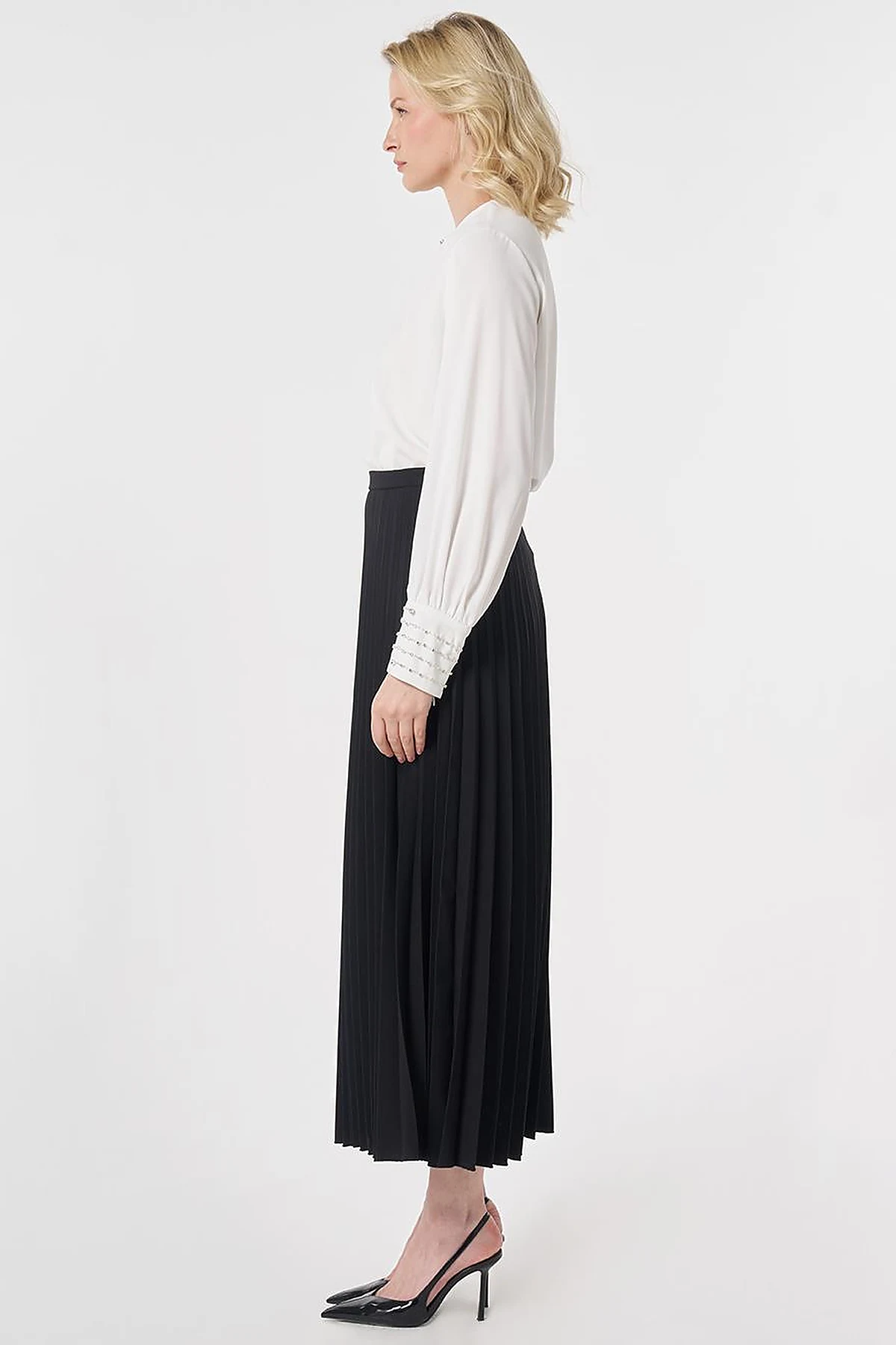 Zipped Pleated Skirt Black