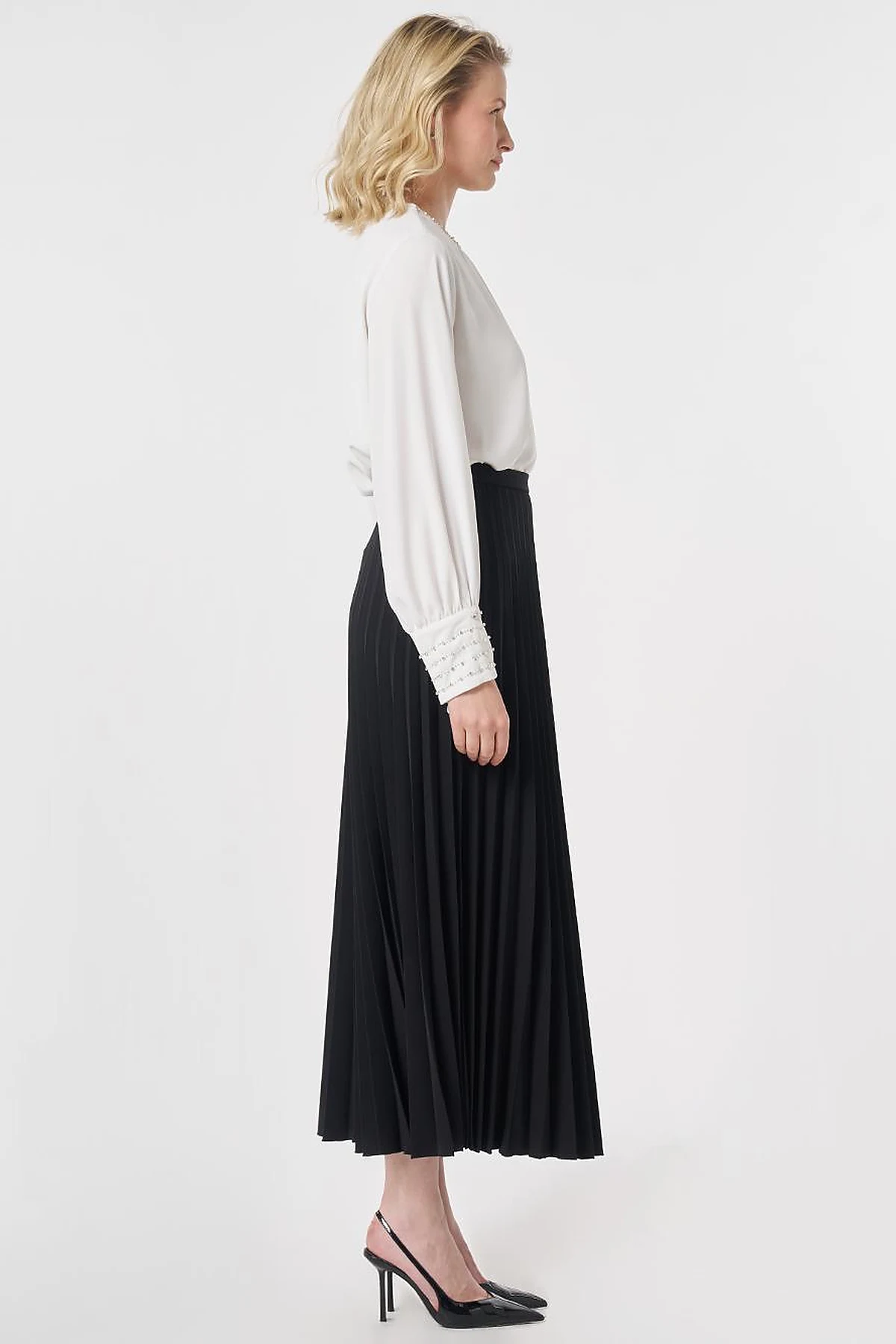 Zipped Pleated Skirt Black