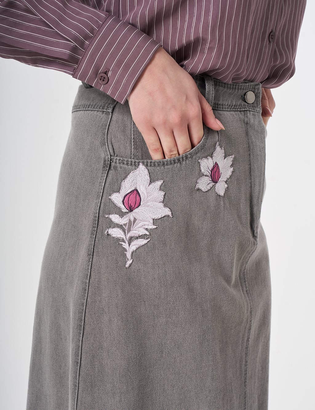 Çiçek Aplikeli Denim Etek Antrasit