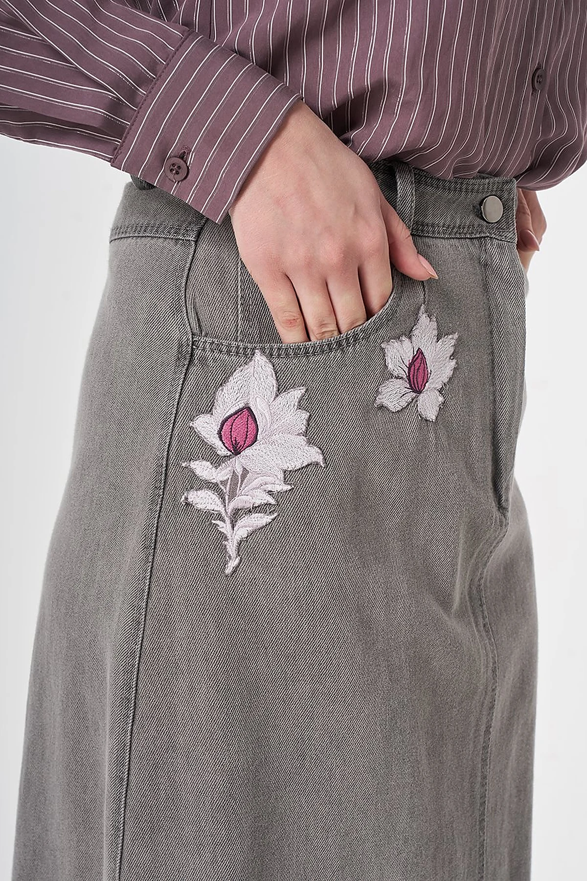 Flower Appliqué Denim Skirt Anthracite
