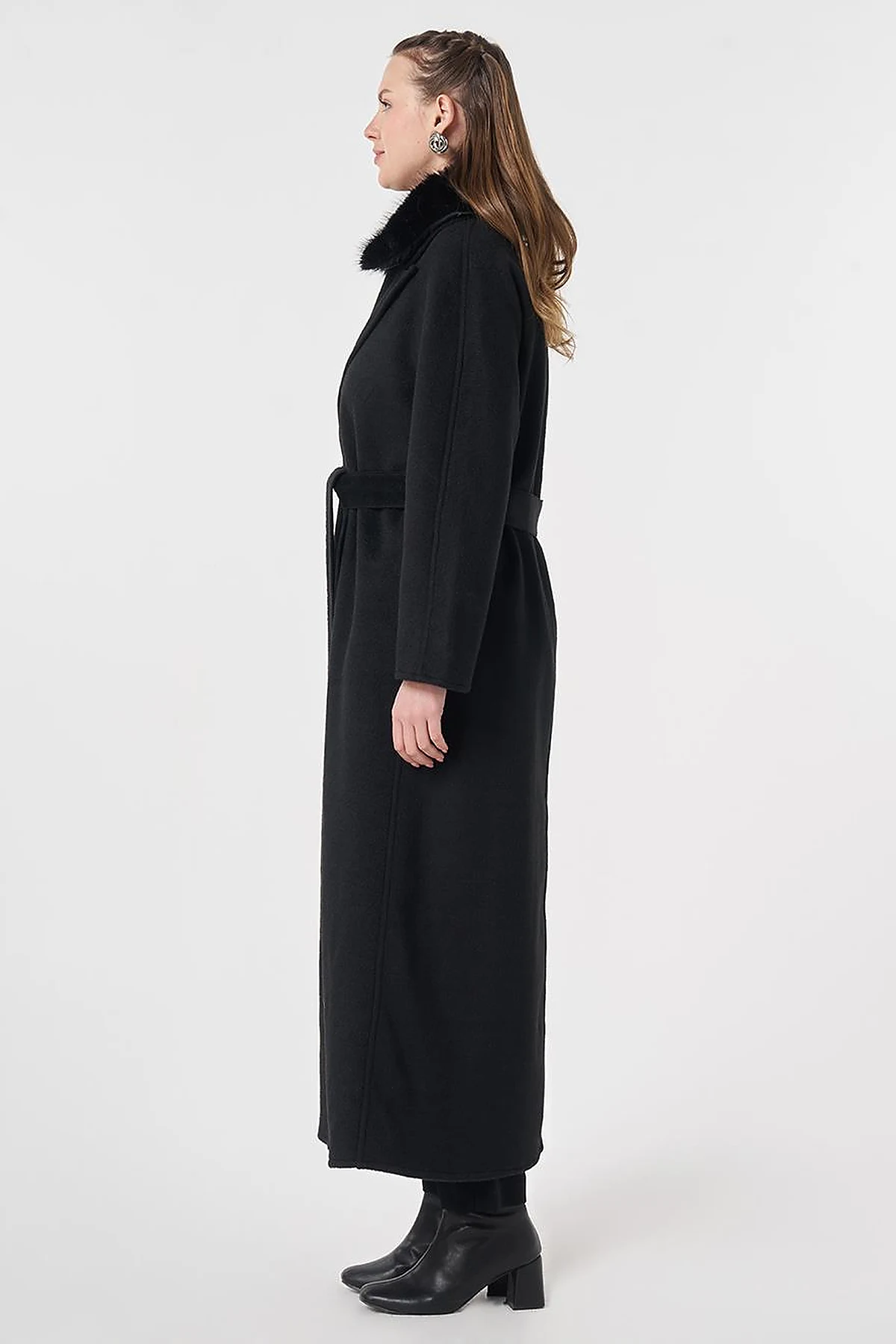Detachable Faux Fur Collar Wool Coat in Black 