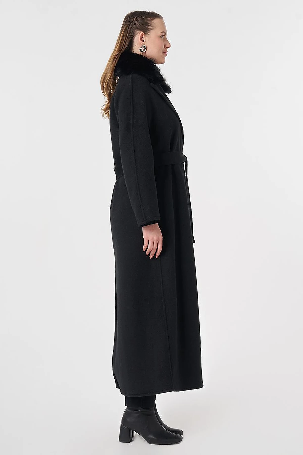 Detachable Faux Fur Collar Wool Coat in Black 