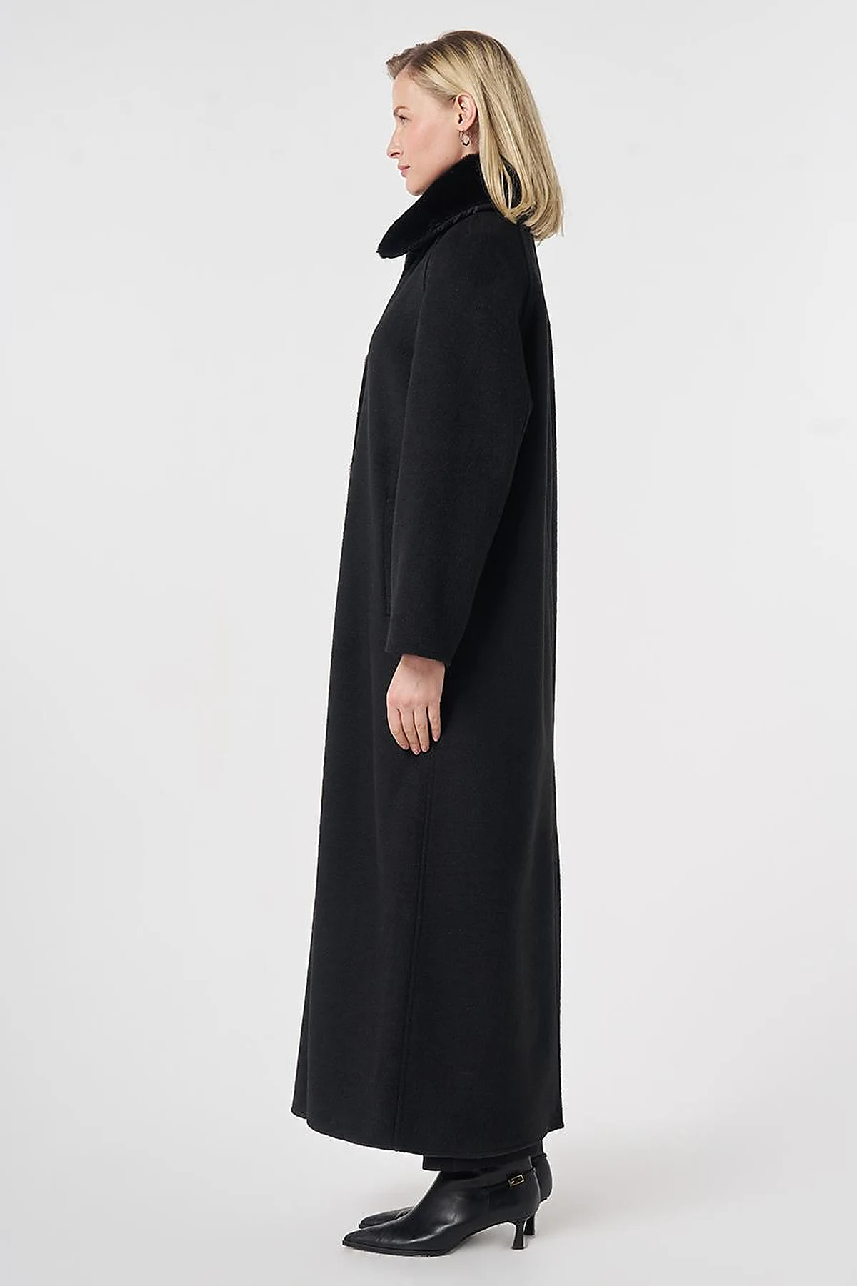 Long Wool Coat with Fur Collar Black