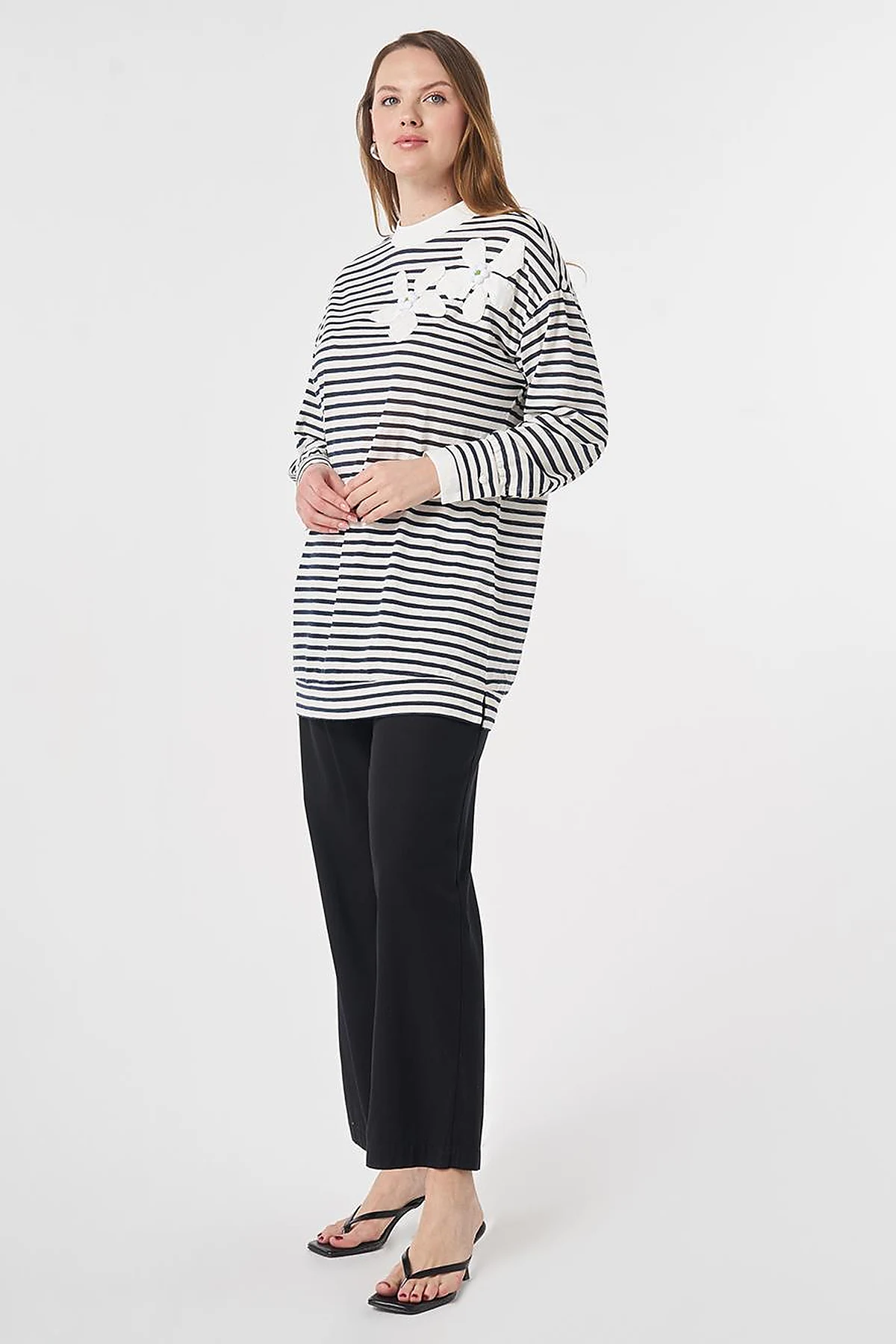 Embroidered Appliqué Stripe Pattern Knitted Sweatshirt Dark Navy