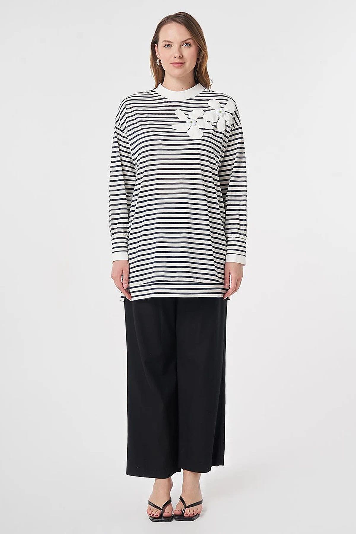 Embroidered Appliqué Stripe Pattern Knitted Sweatshirt Dark Navy