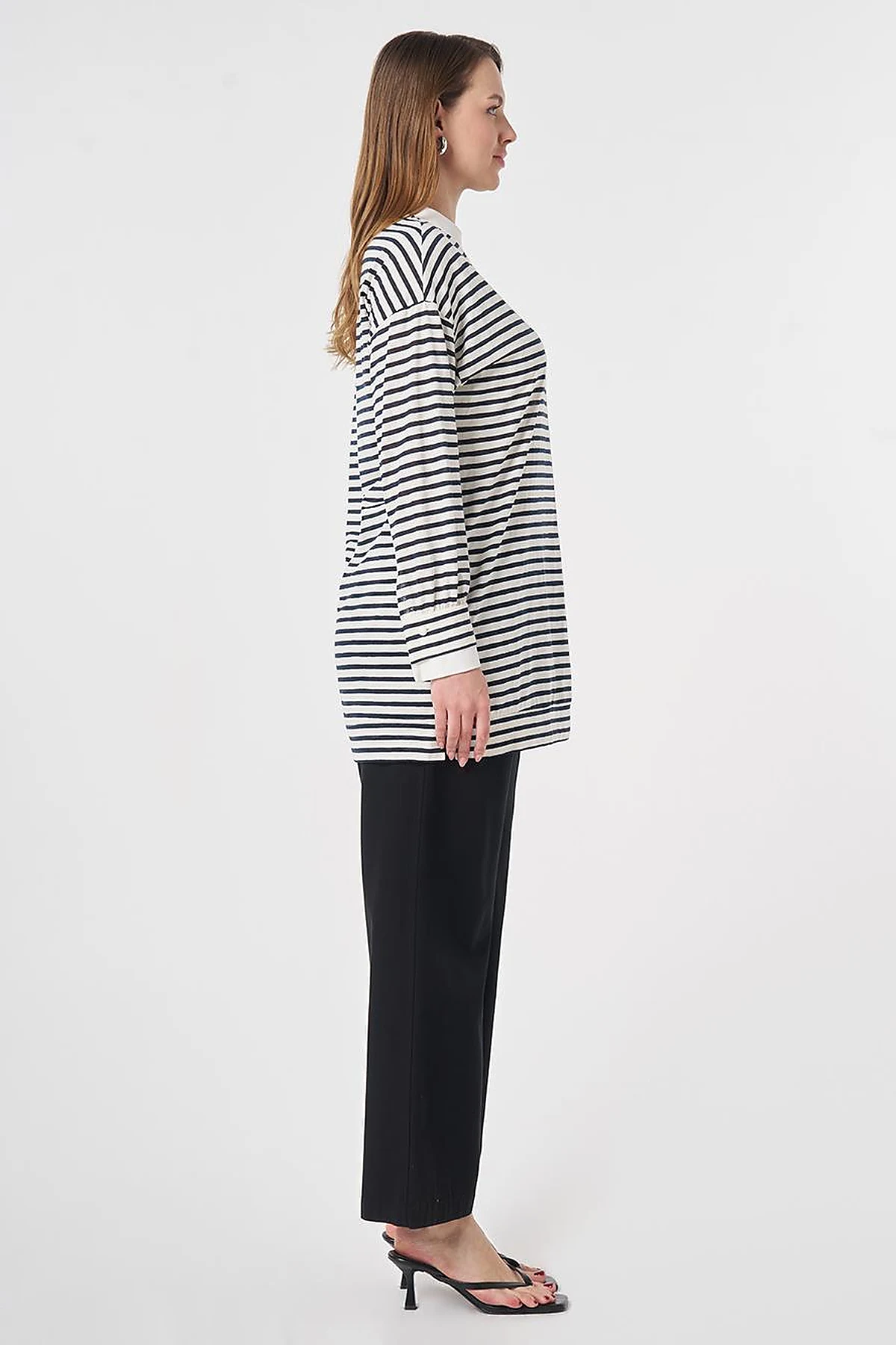Embroidered Appliqué Stripe Pattern Knitted Sweatshirt Dark Navy