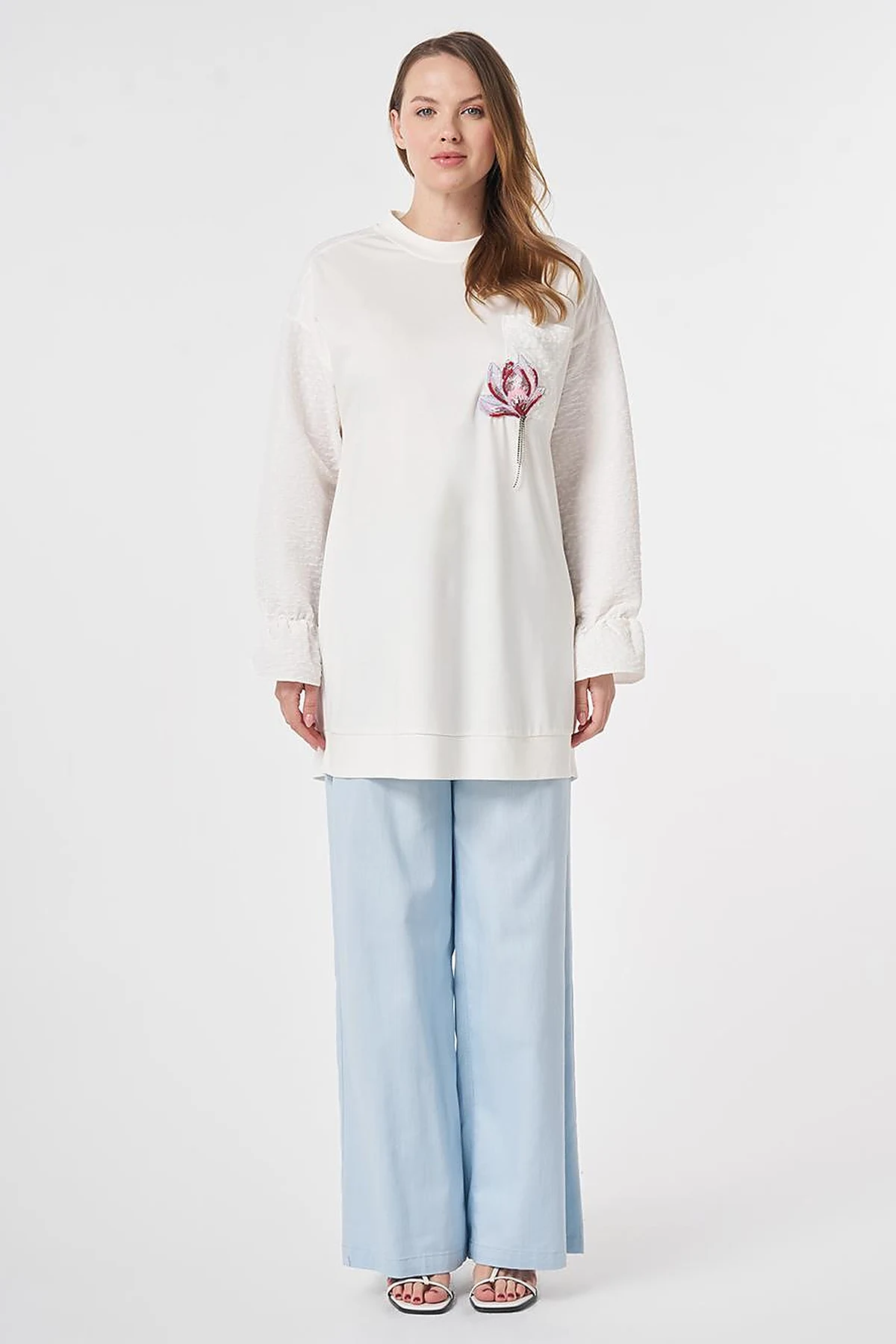 İşleme Detaylı Penye Sweatshirt Optik Beyaz 