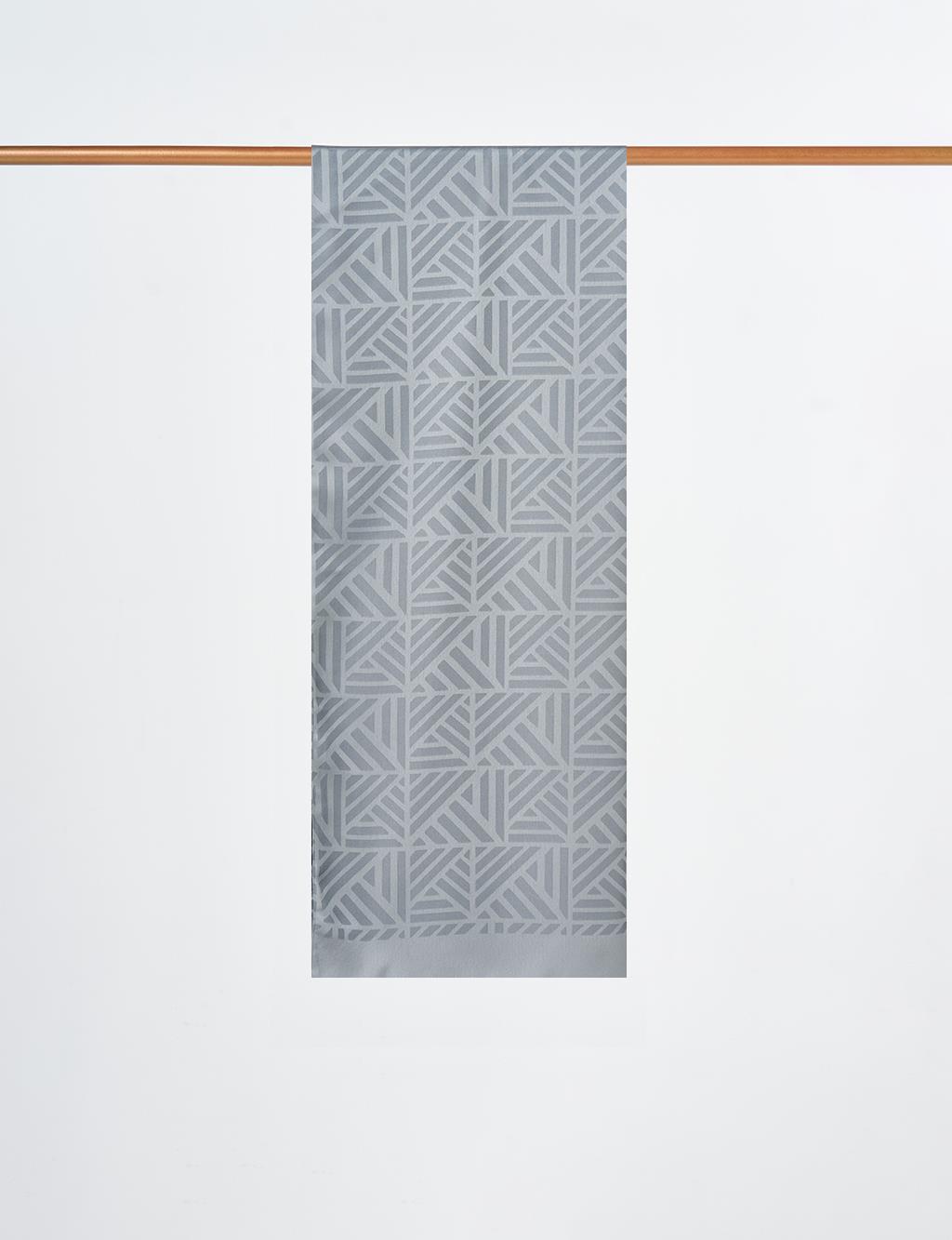 Labyrinth Pattern Shawl Gray