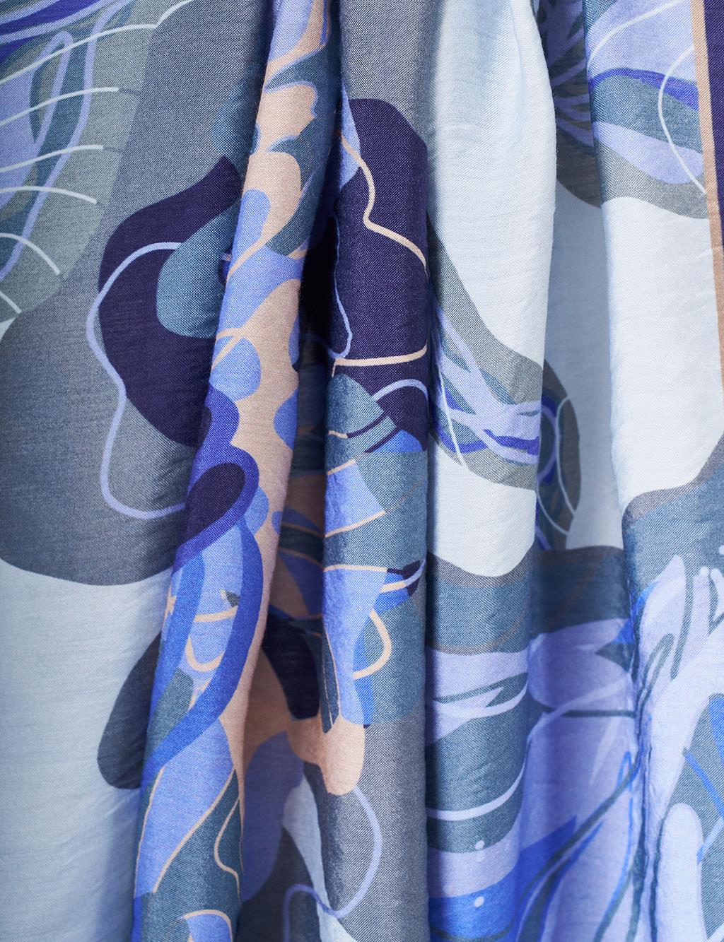Large Floral Pattern Scarf Navy-Blue