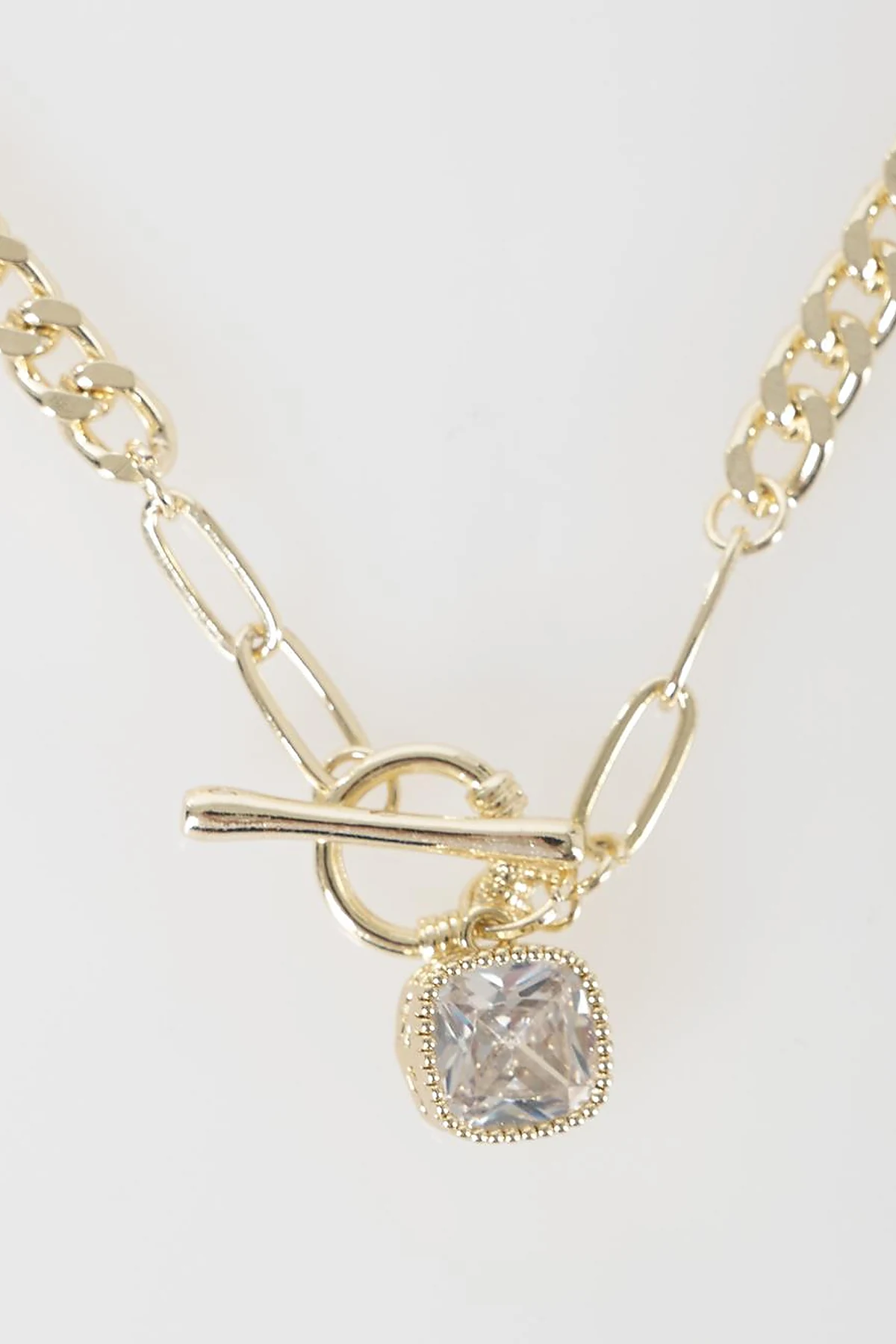 Minimalist Design Chain Necklace Gold