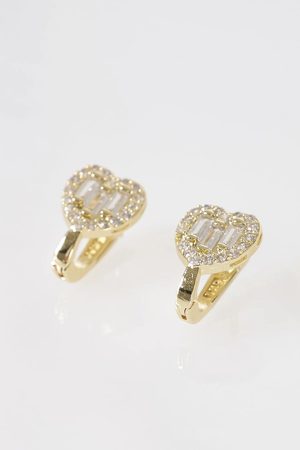 Heart-Shaped Earrings Gold