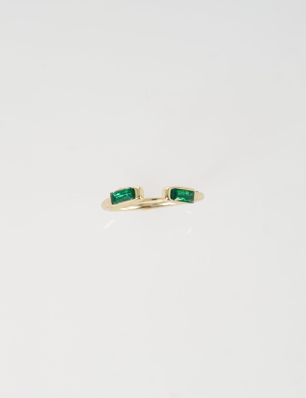 Shiny Stone Ring Emerald
