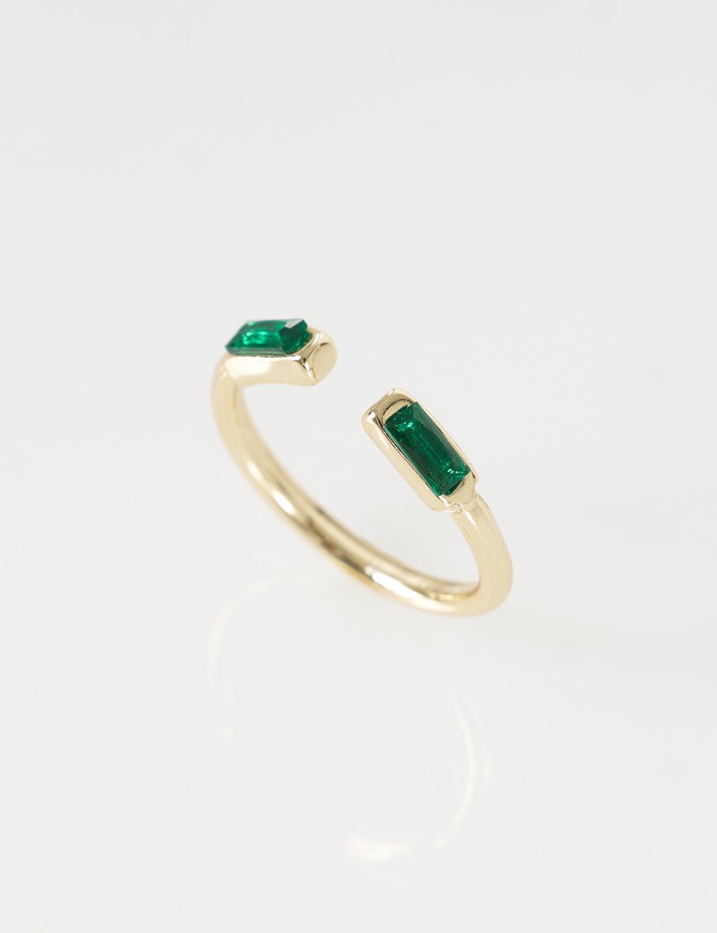 Shiny Stone Ring Emerald