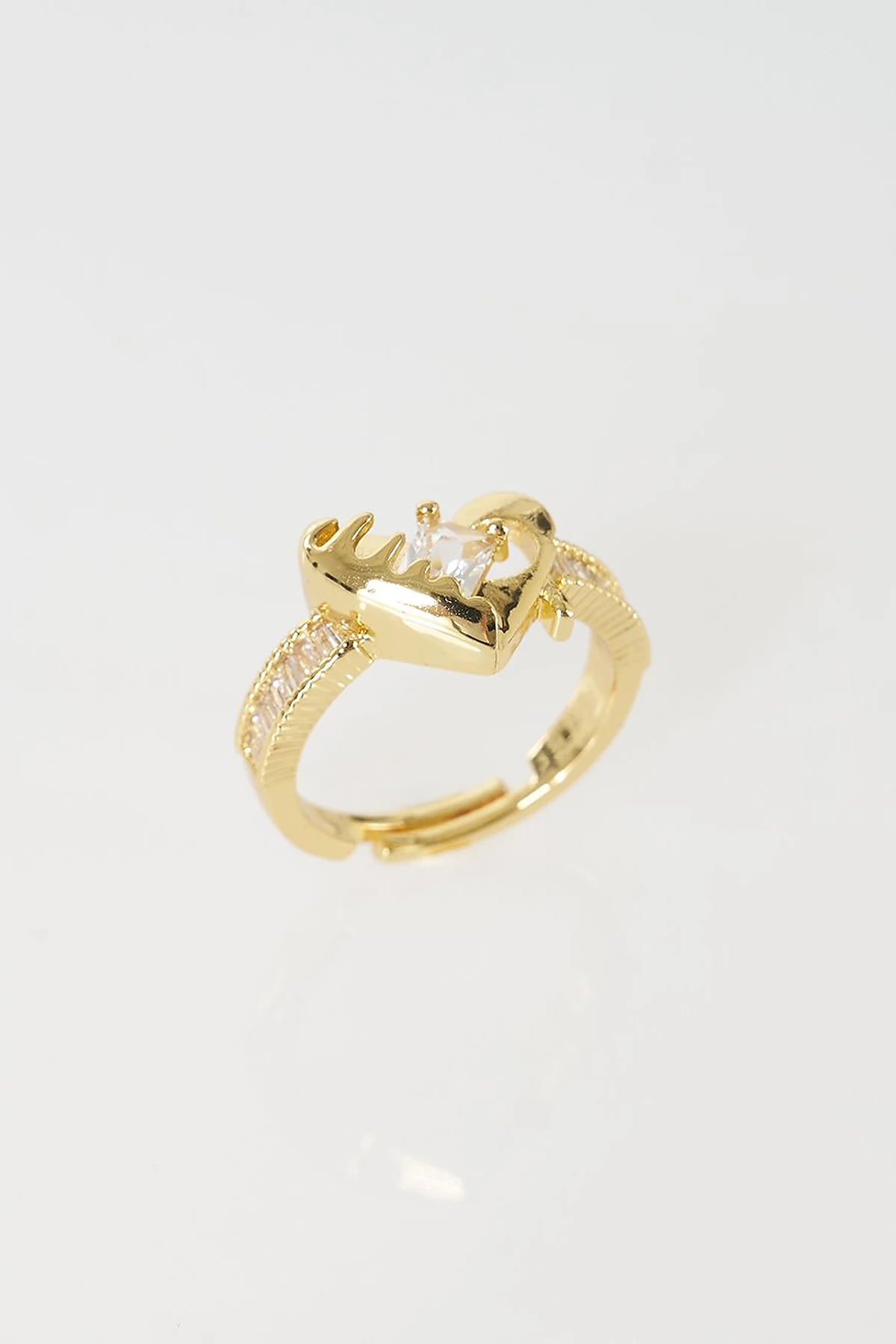 Heart Figure Ring Gold