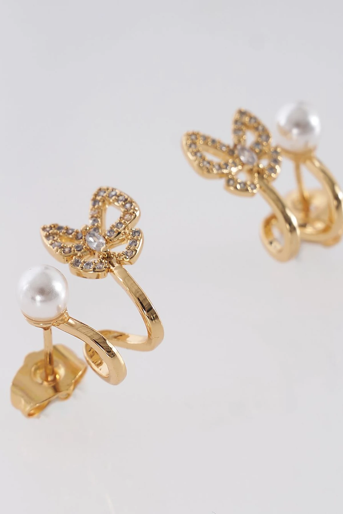 Butterfly Pearl Earrings Gold