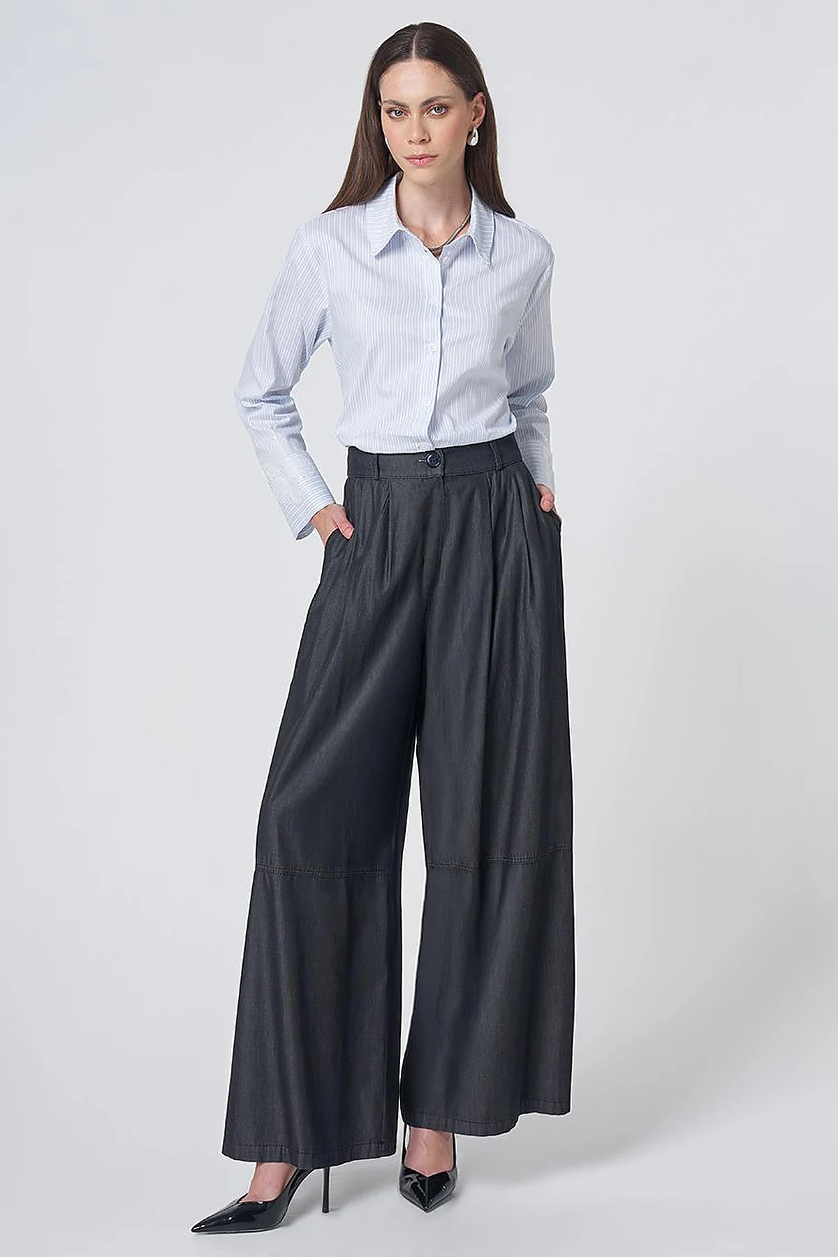 Button Detailed Pleated Trousers Anthracite