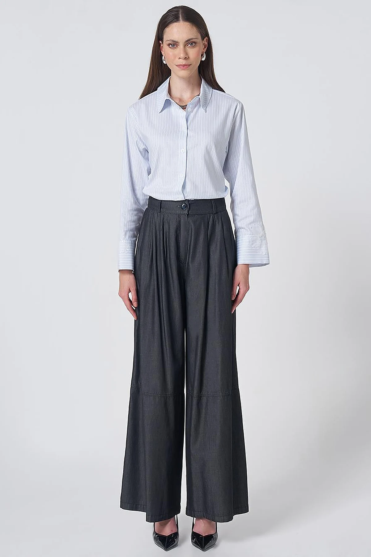 Button Detailed Pleated Trousers Anthracite
